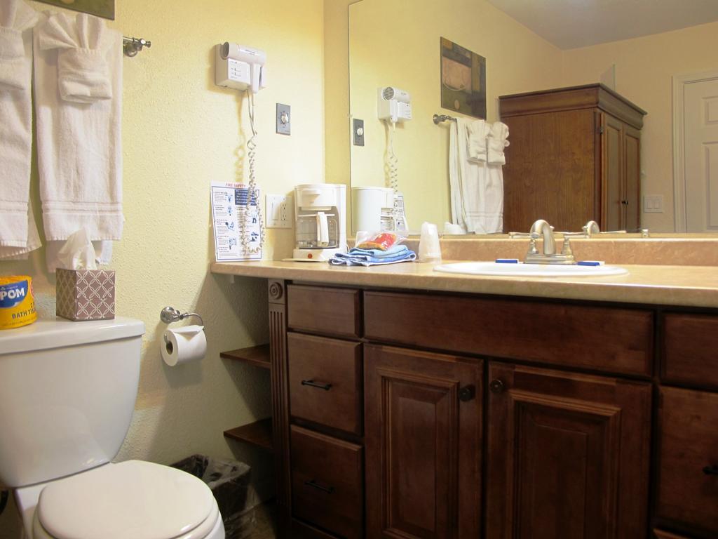 Anchorage Uptown Suites Rum bild